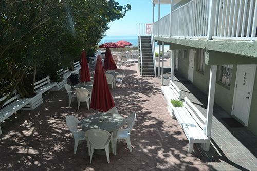 Schooner Hotel St. Pete Beach Exterior photo