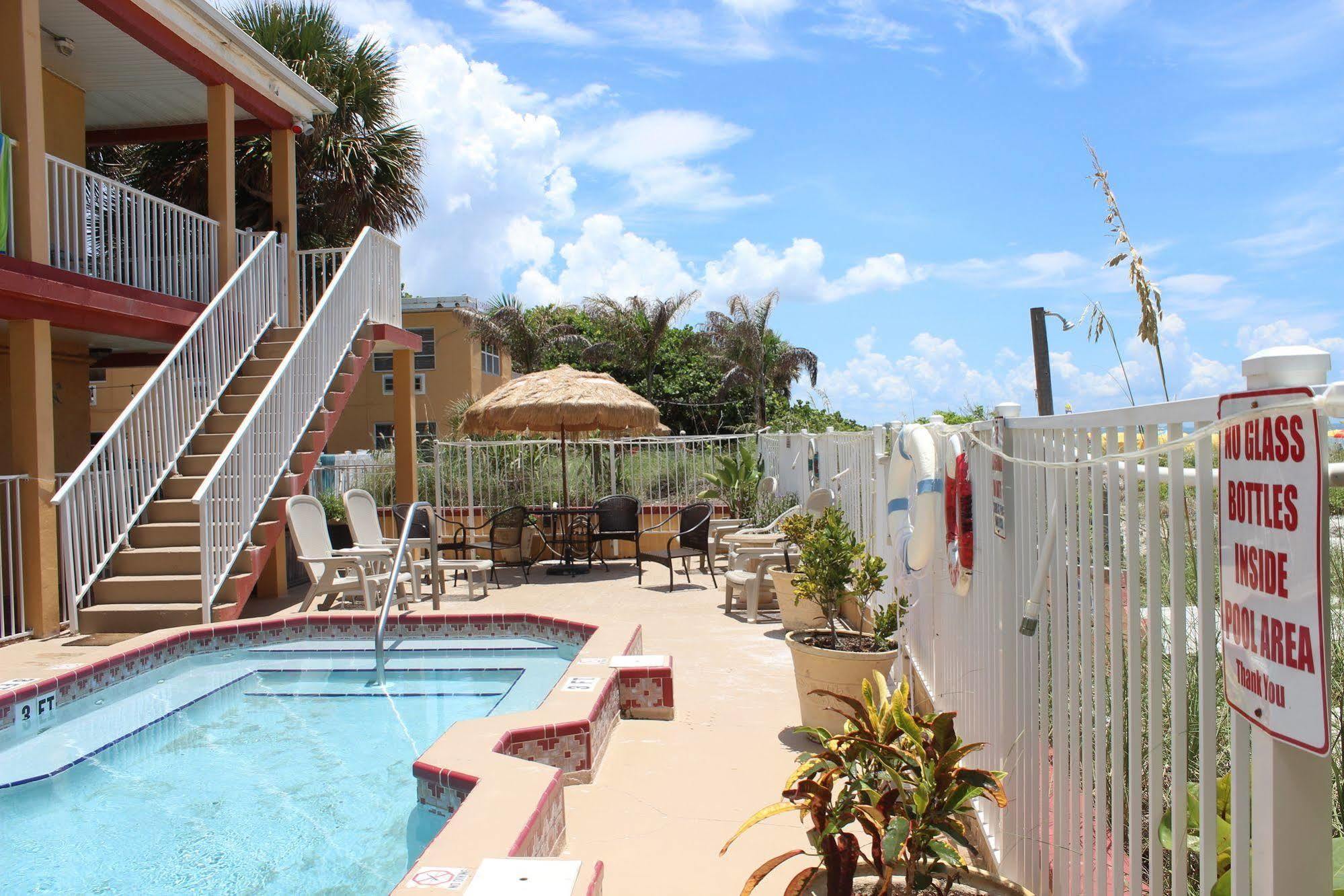 Schooner Hotel St. Pete Beach Exterior photo