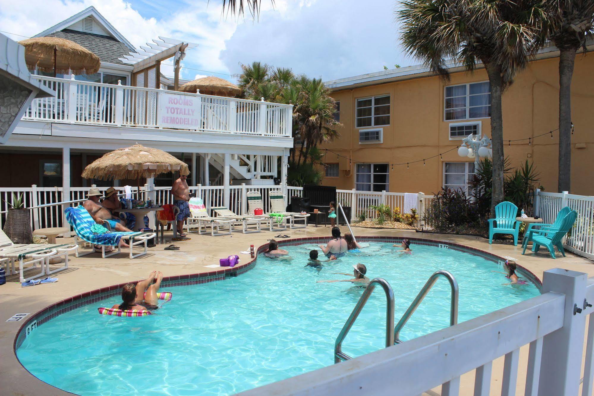 Schooner Hotel St. Pete Beach Exterior photo