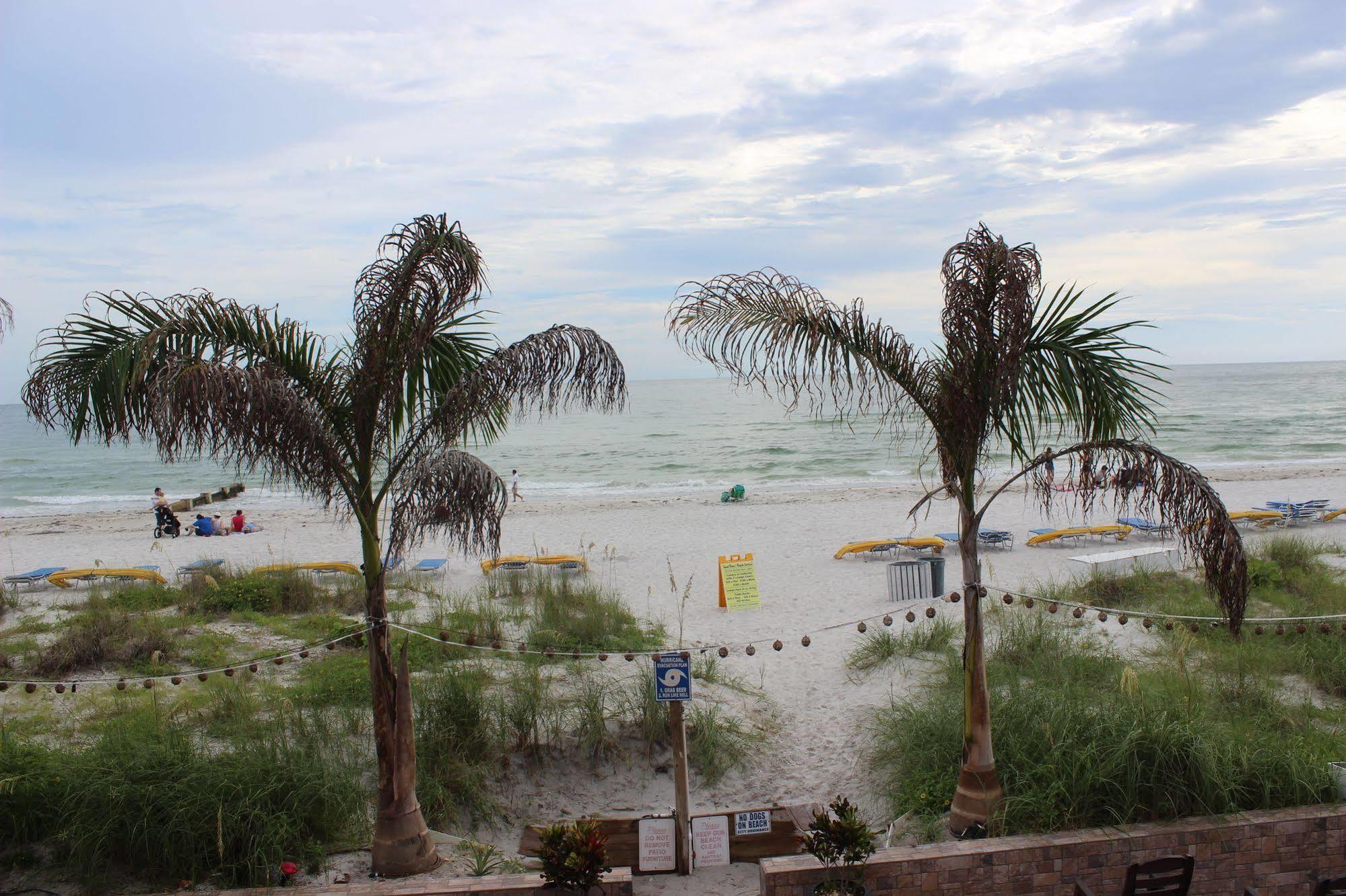 Schooner Hotel St. Pete Beach Exterior photo